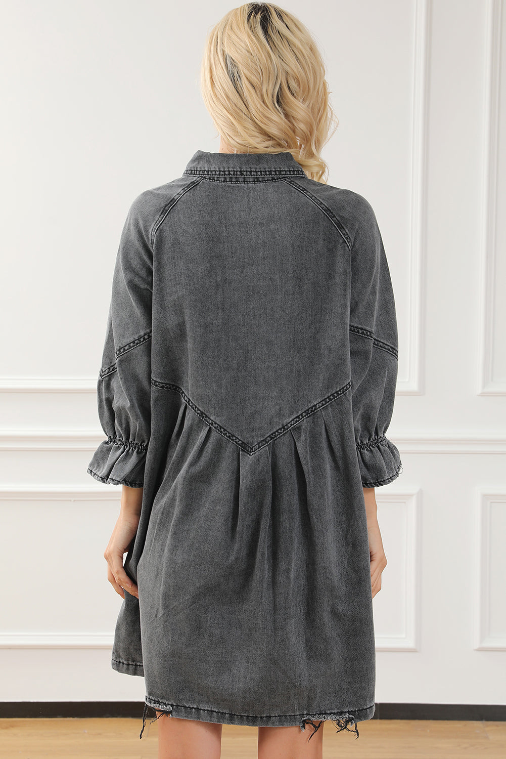 Mini-robe en jean boutonnée grise à manches longues