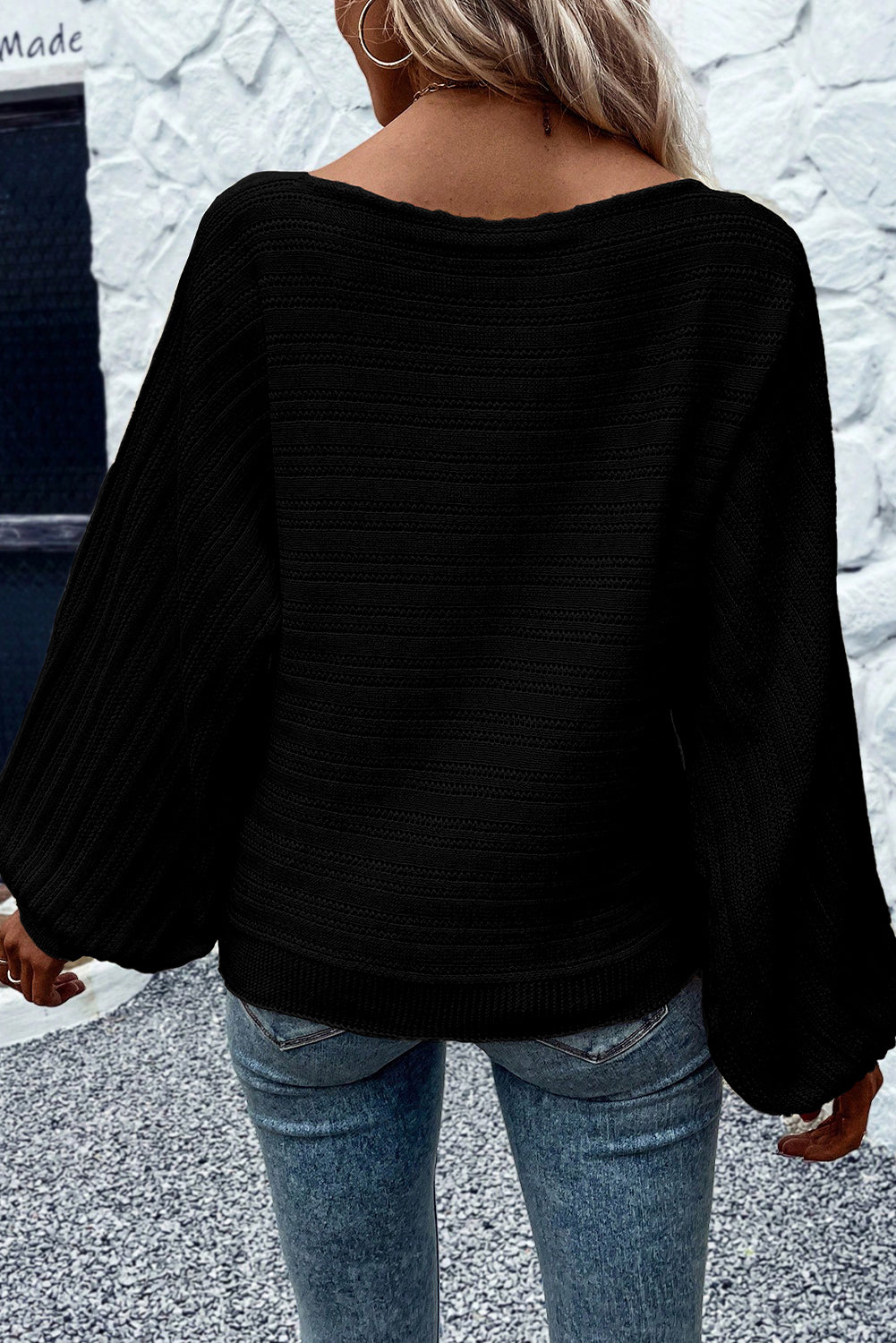 Tamno sivi pleteni pulover s lanternastim rukavima i ušicama