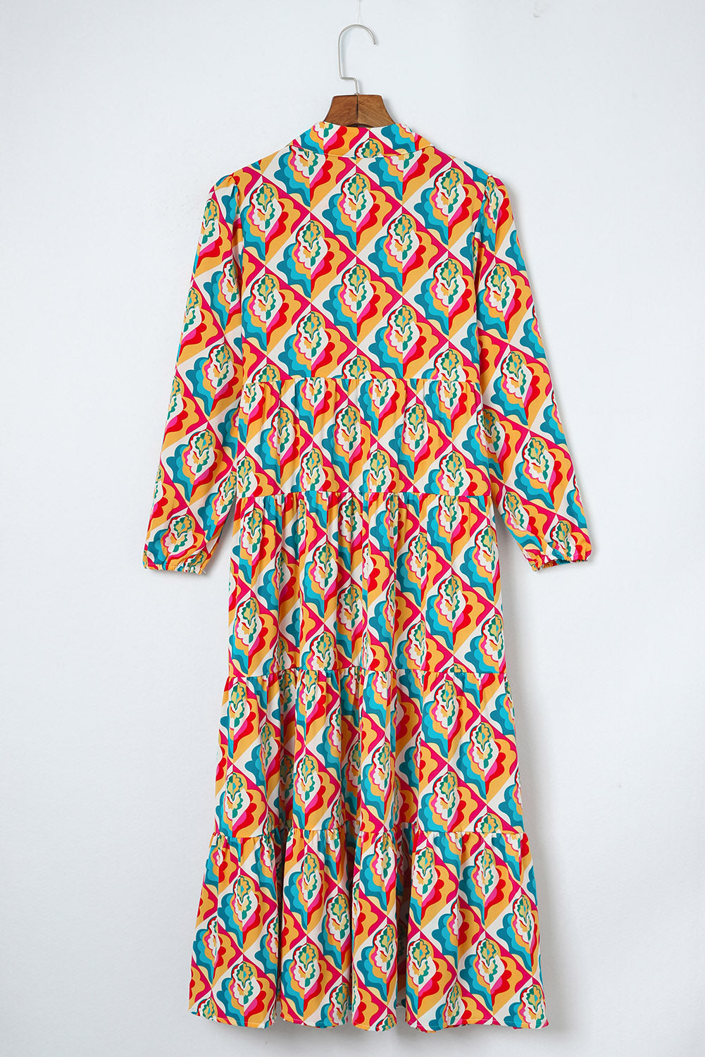 Večbarvna obleka z abstraktnim geometrijskim vzorcem z dolgimi rokavi in ​​visokim pasom