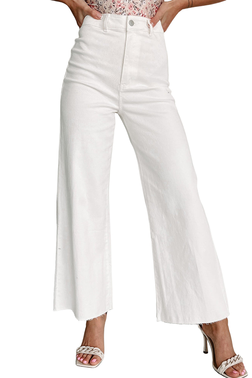 Weiße, einfarbige Crop-Jeans mit weitem Bein und ungesäumtem Saum