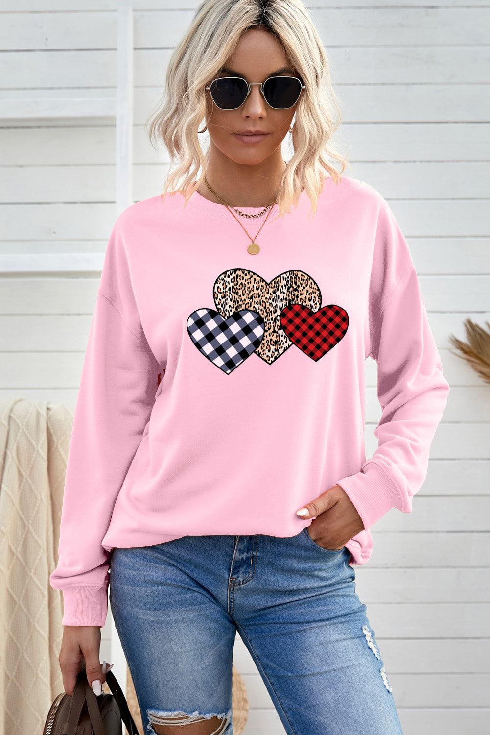 Rosa kariertes Pullover-Sweatshirt mit Leopardenherzen-Print und tief angesetzten Ärmeln