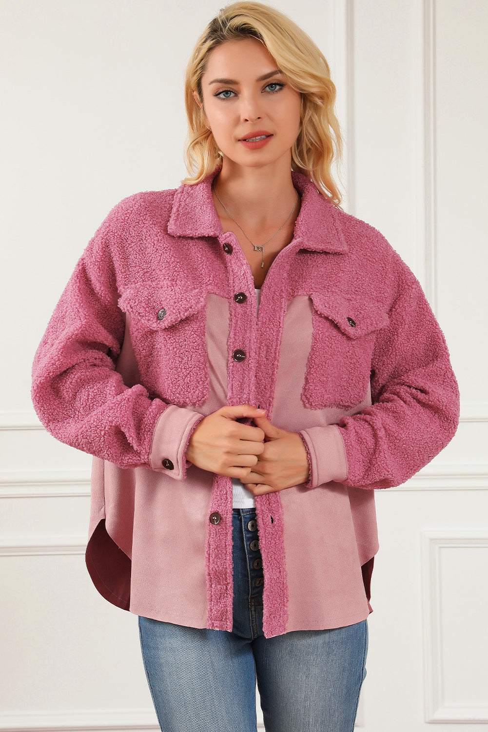 Rosa Colorblock-Sherpa-Jacke mit Knopfleiste und Pattentasche