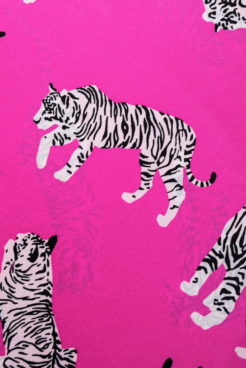 Bluse mit Rundhalsausschnitt und Flatterärmeln im Rosen-Tiger-Muster