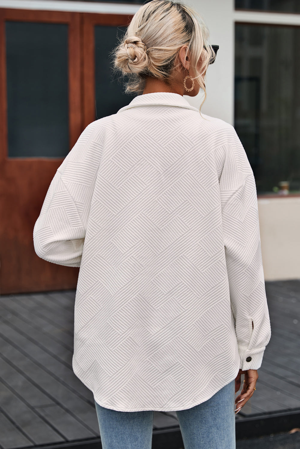 Schwarze, einfarbige, strukturierte, geknöpfte Hemdjacke mit Pattentasche