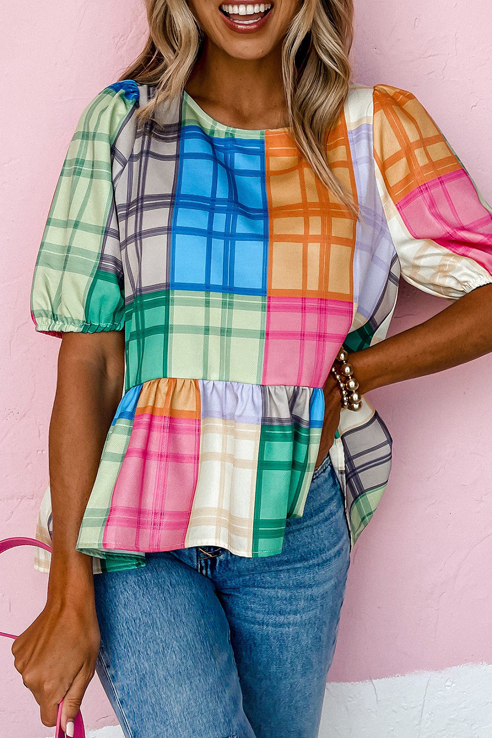 Večbarvna krepko karirasta majica z napihnjenimi rokavi in ​​peplum v barvnih blokih