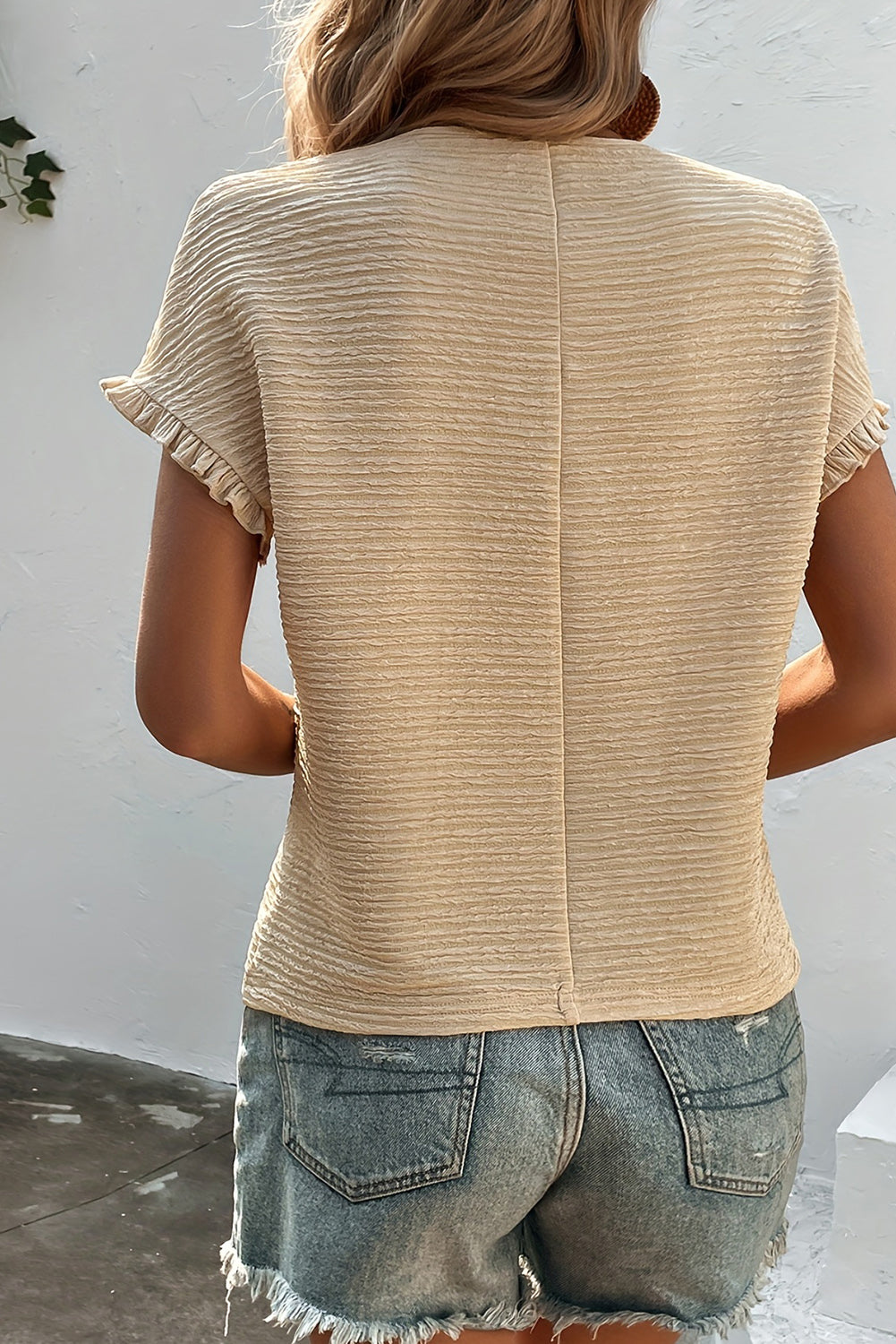 Jednobojna teksturirana bluza kratkih rukava s volanima boje marelice