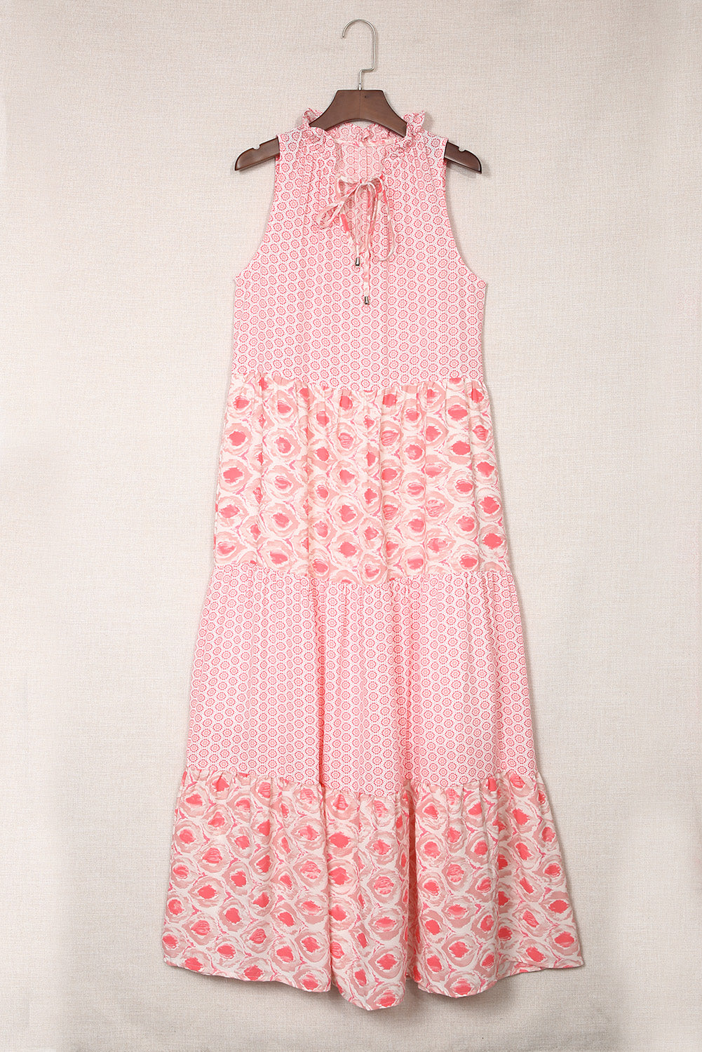 Ružičasta maksi haljina bez rukava s apstraktnim printom s podijeljenim izrezom