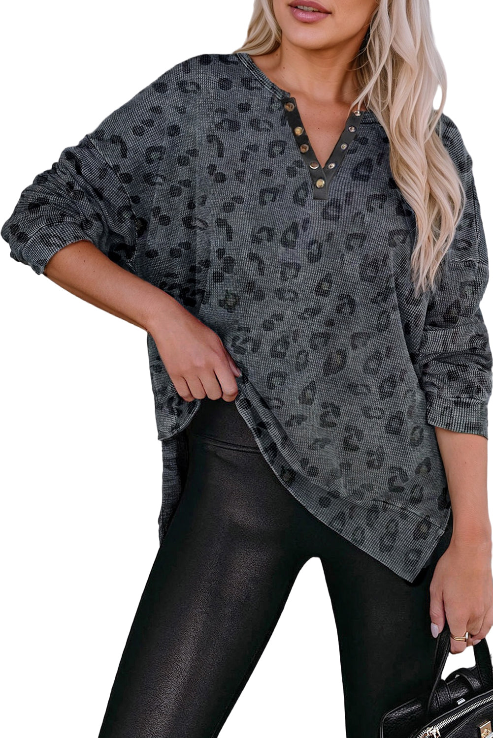Sweat-shirt gaufré gris à col fendu et boutonné à imprimé léopard