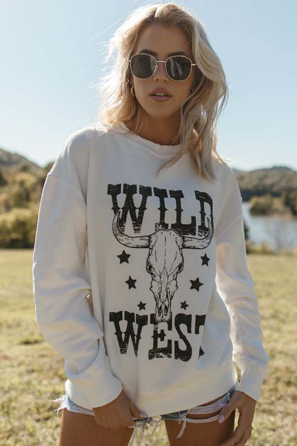 Bel pulover z rebrastimi motivi WILD WEST Steer Skull