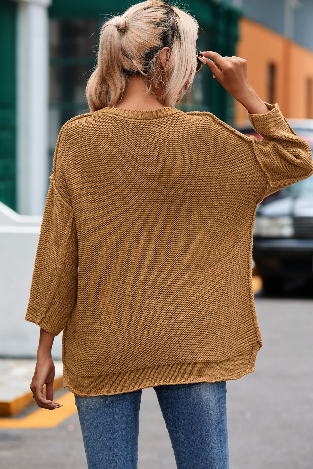 Smeđi pleteni široki pulover s opuštenom teksturom