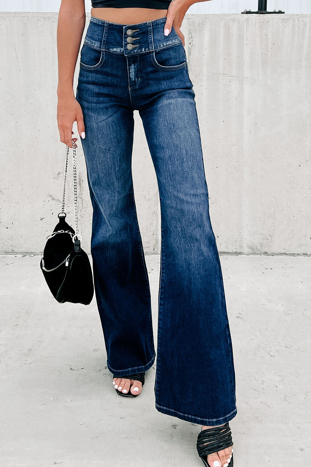 Jeans svasati sul retro con cintura elastica con bottoni blu