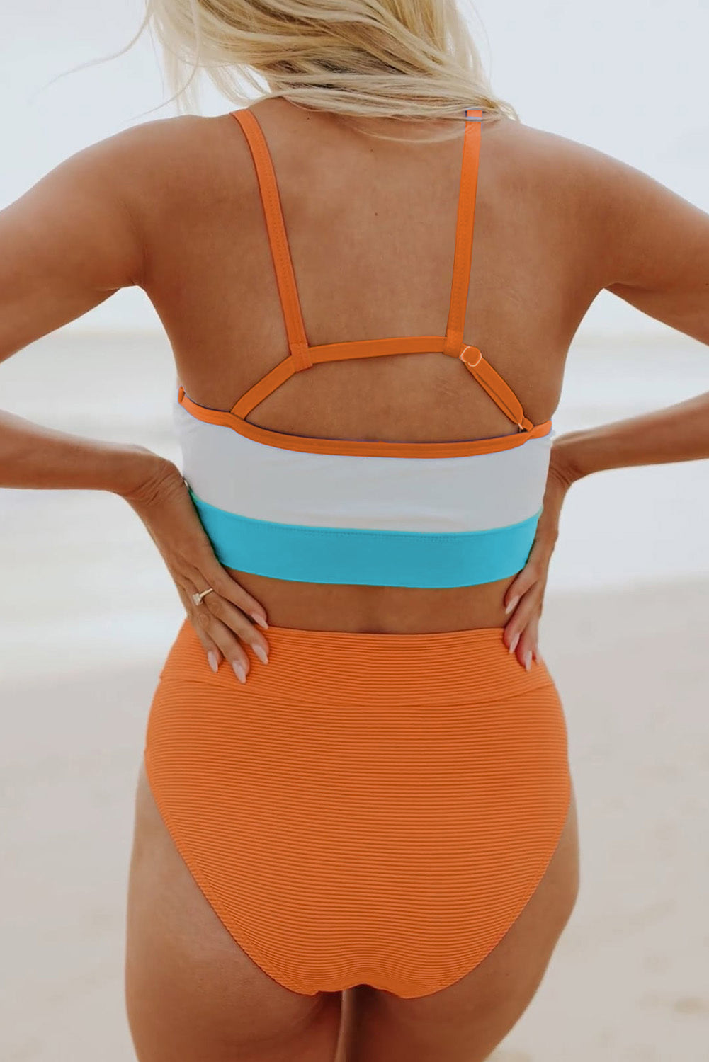Oranger Farbblock-Bikini-Badeanzug mit Spaghettiträgern und hoher Taille