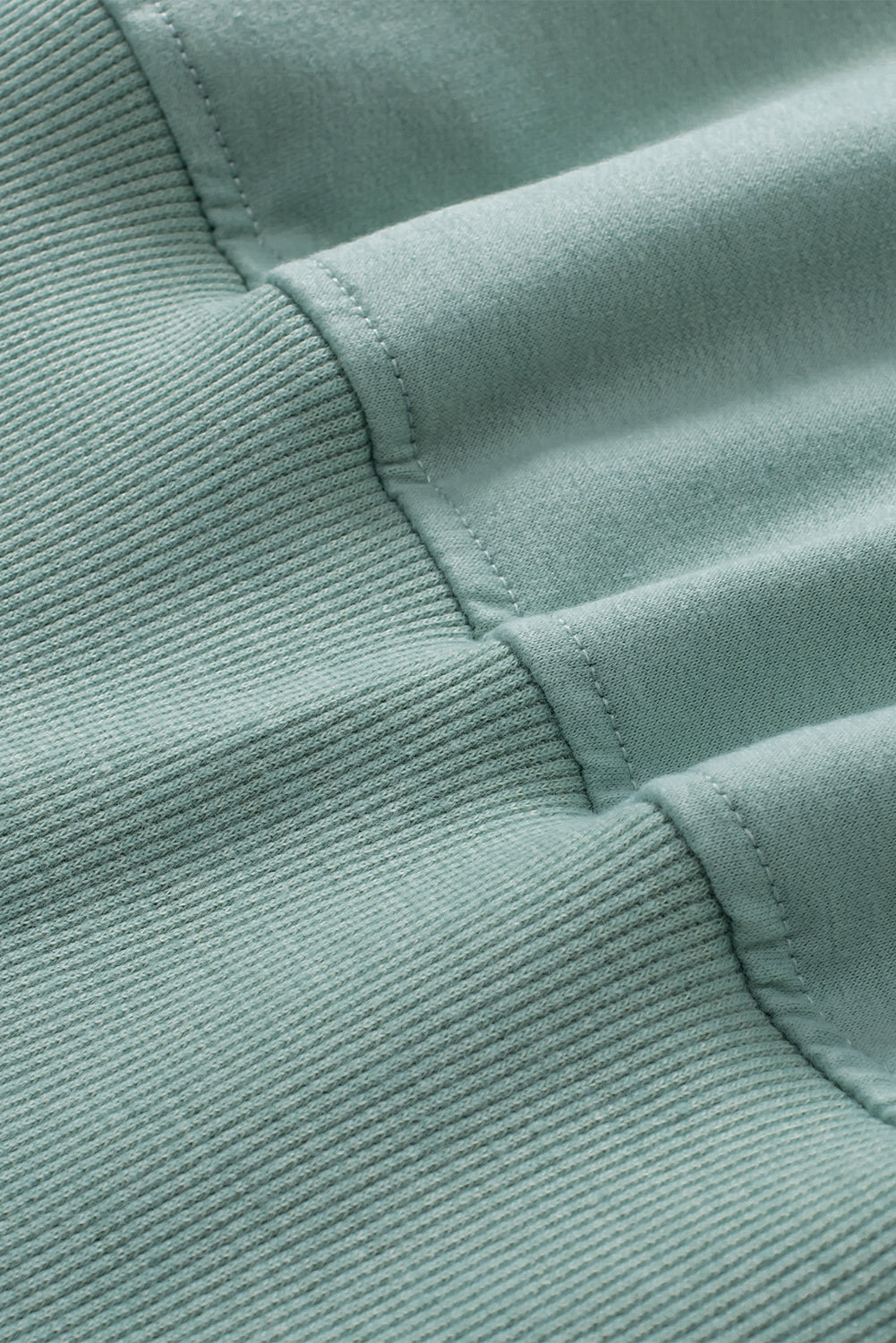 Zelena bluza s otvorenim ramenima i skupljenim strukom