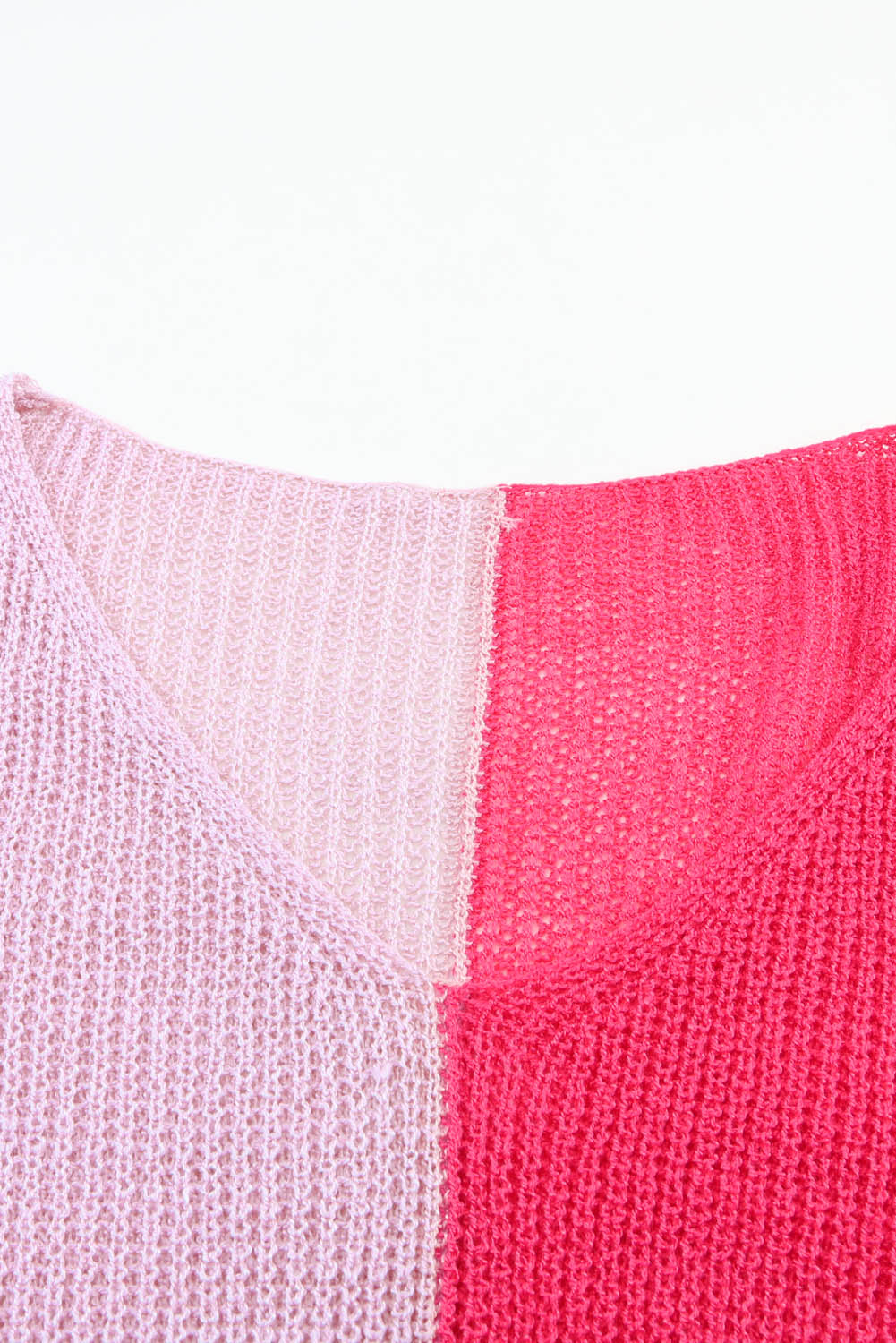 Kaki pulover z dolgimi rokavi in ​​v-izrezom v barvah