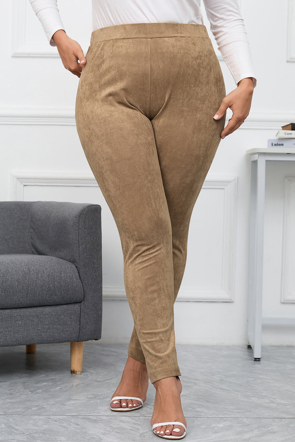 Pantaloni skinny in pelle scamosciata sintetica a vita alta taglie forti color cammello