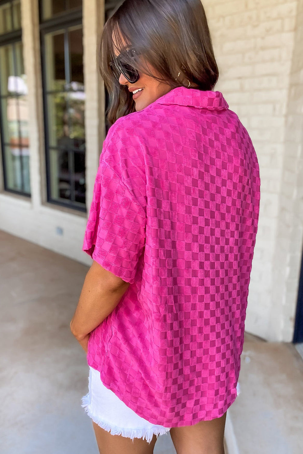 Svijetlo ružičasta košulja kratkih rukava s kariranim ovratnikom