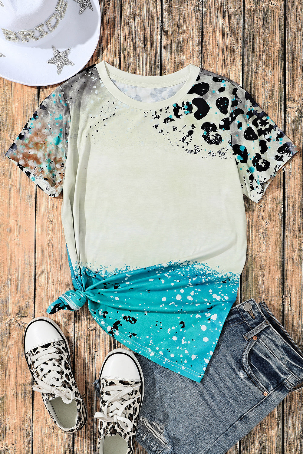 T-shirt décoloré tie-dye léopard bleu ciel