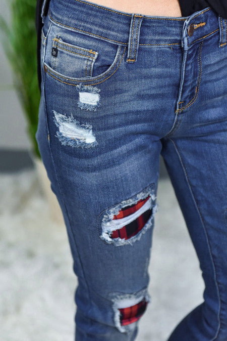 Jeans skinny distrutti con toppa scozzese rossa