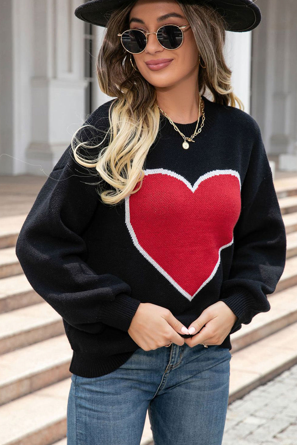 Črni valentinov pulover z motivom srca