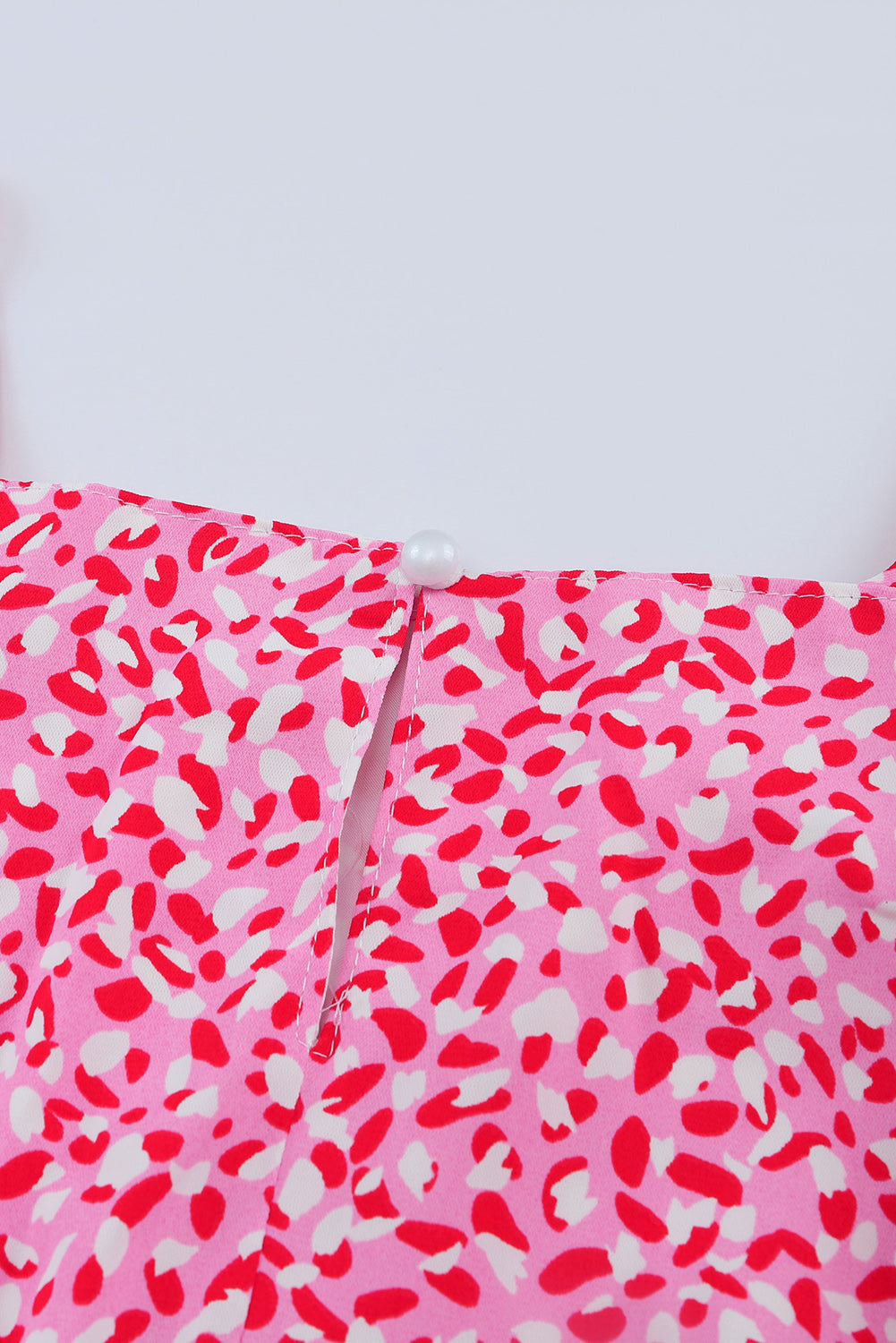 Mini-robe rose sans manches à imprimé léopard avec lien à la taille