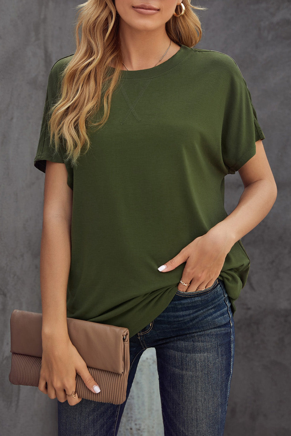T-shirt vert à manches courtes et col rond de couleur unie