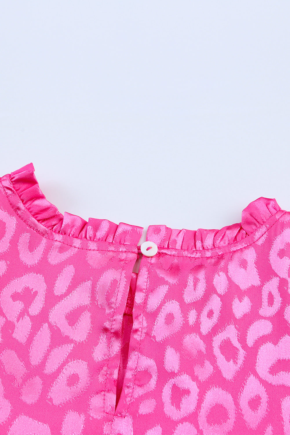 Camicetta con maniche arricciate a strati pieghettate con stampa leopardata rosa