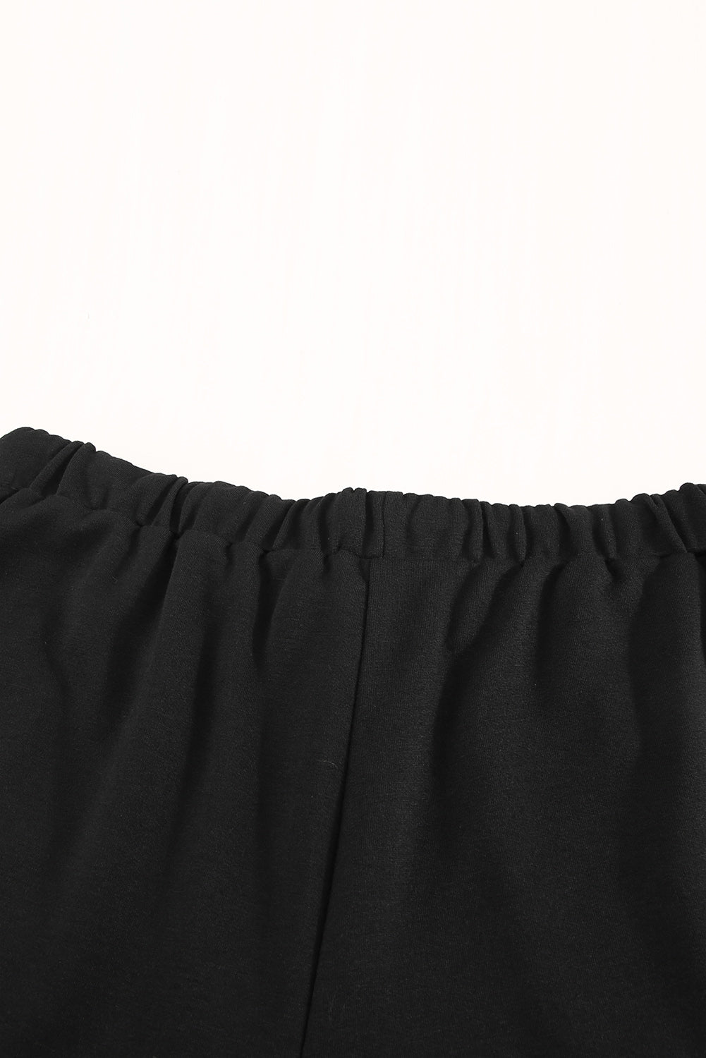 Short noir avec poches et taille élastique avec cordon de serrage