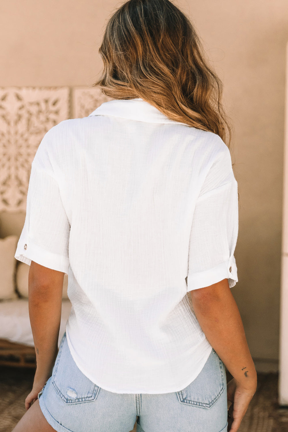 Bela teksturirana srajca s pol rokavi na gumbe