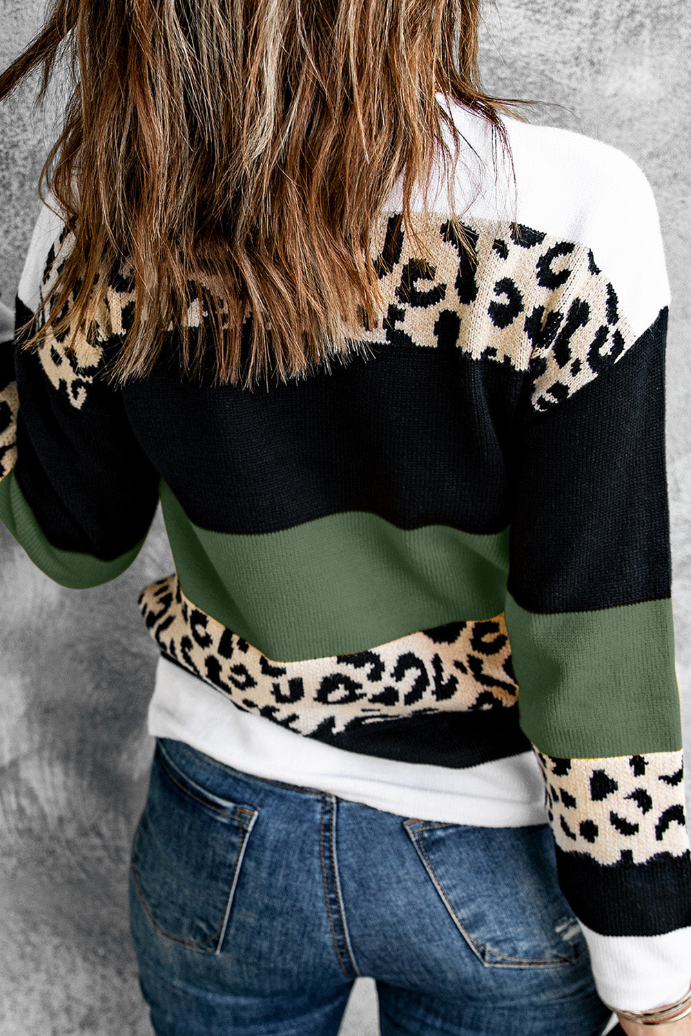 Zeleni pleteni pulover džemper s okruglim izrezom i leopard blok boja