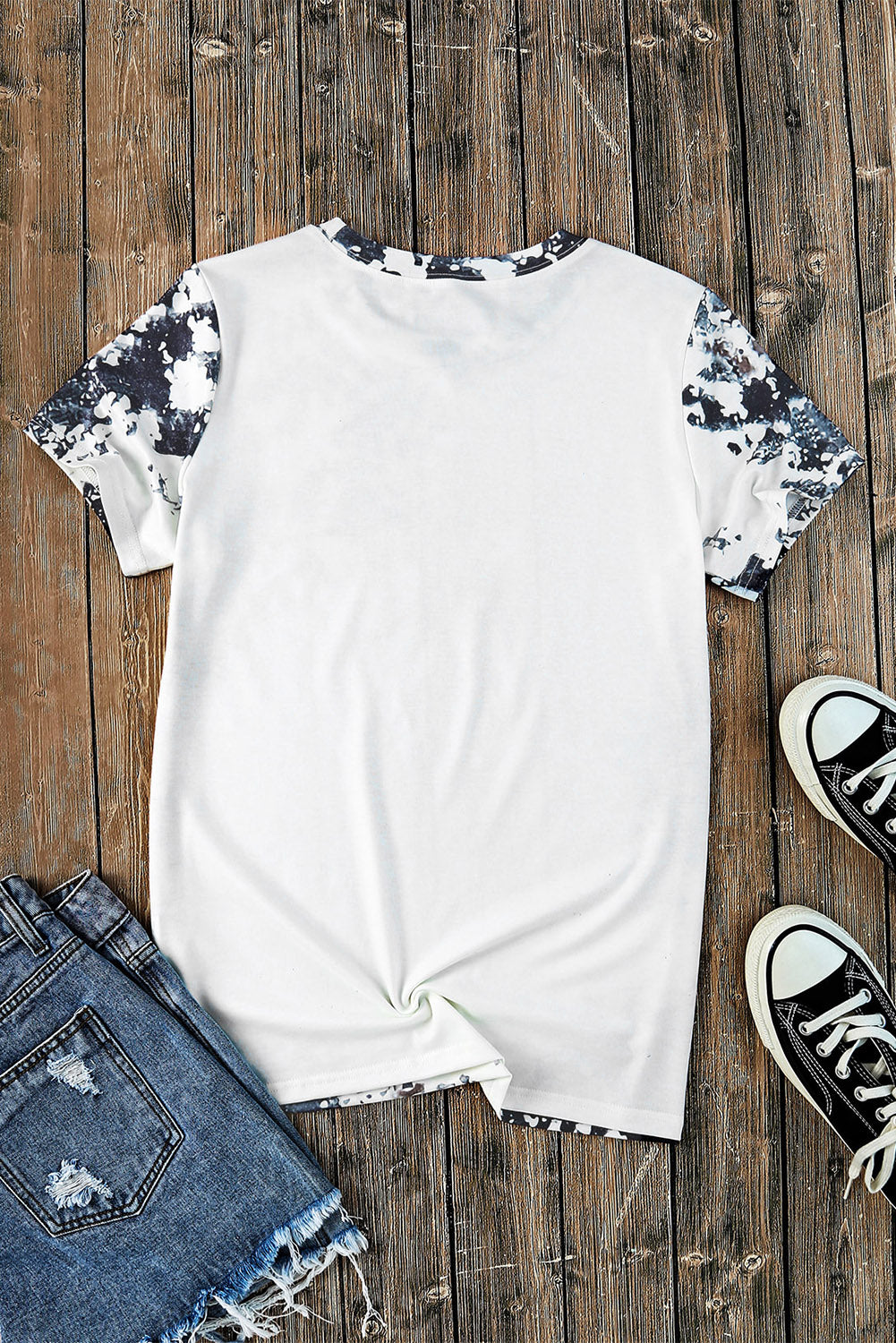 T-shirt blanchi teint gris à la mode occidentale
