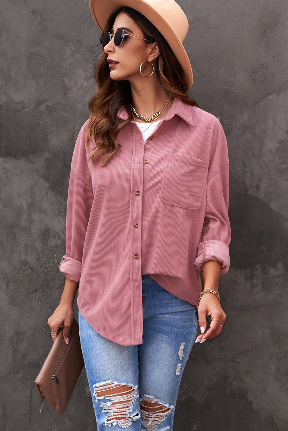 Camicia con tasca con bottoni in velluto a coste rosa