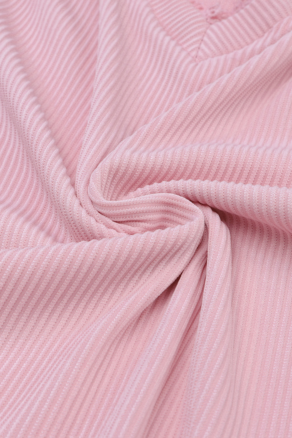 Majica z dolgimi rokavi z v-izrezom in čipkasto obrobo iz rožnate rebraste teksture