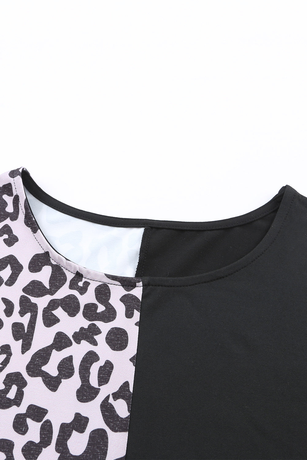 Crna poluleopard majica kratkih rukava u obliku krpica
