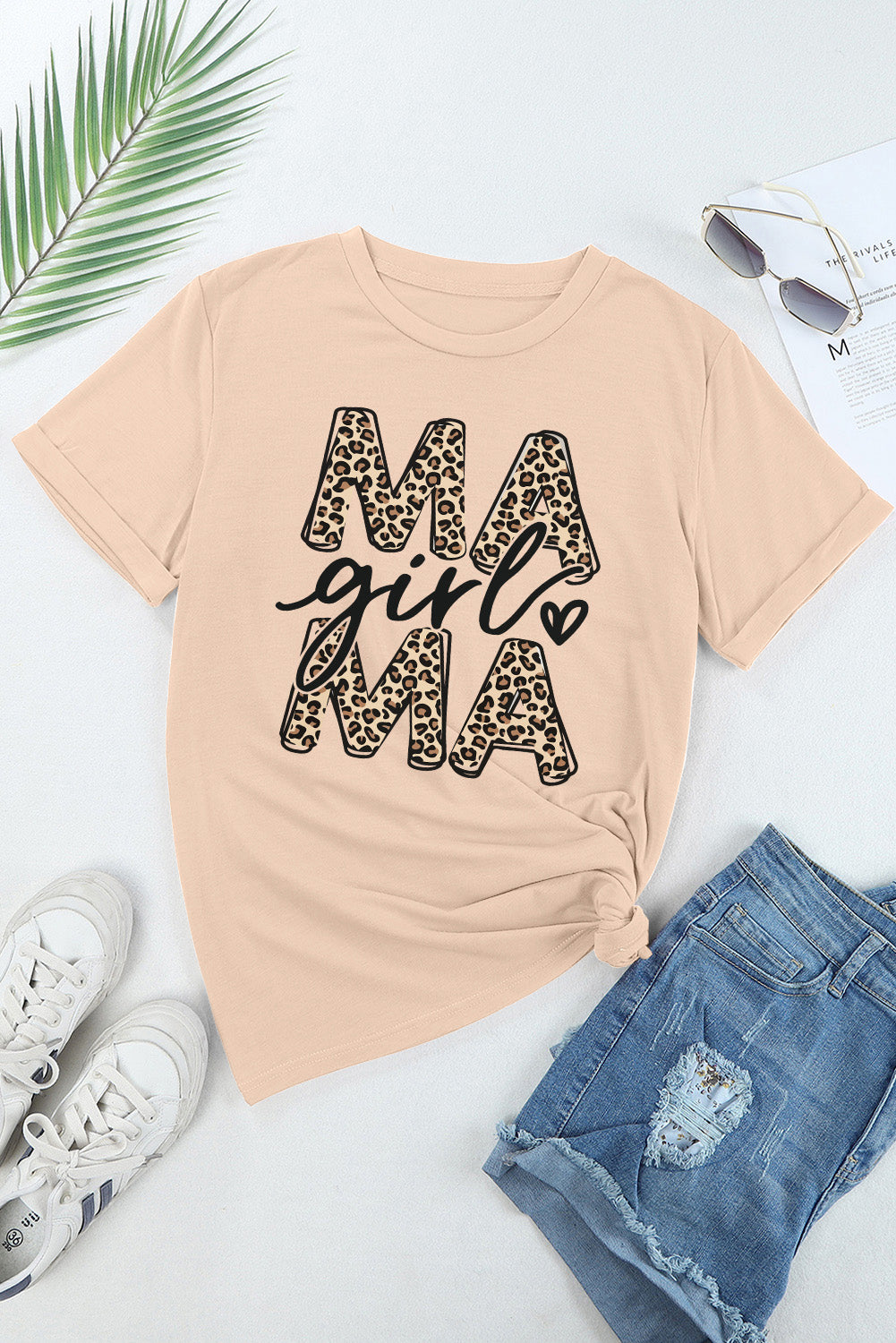 Khakifarbenes, hübsches Mama-Girl-T-Shirt mit Leoparden-Grafik