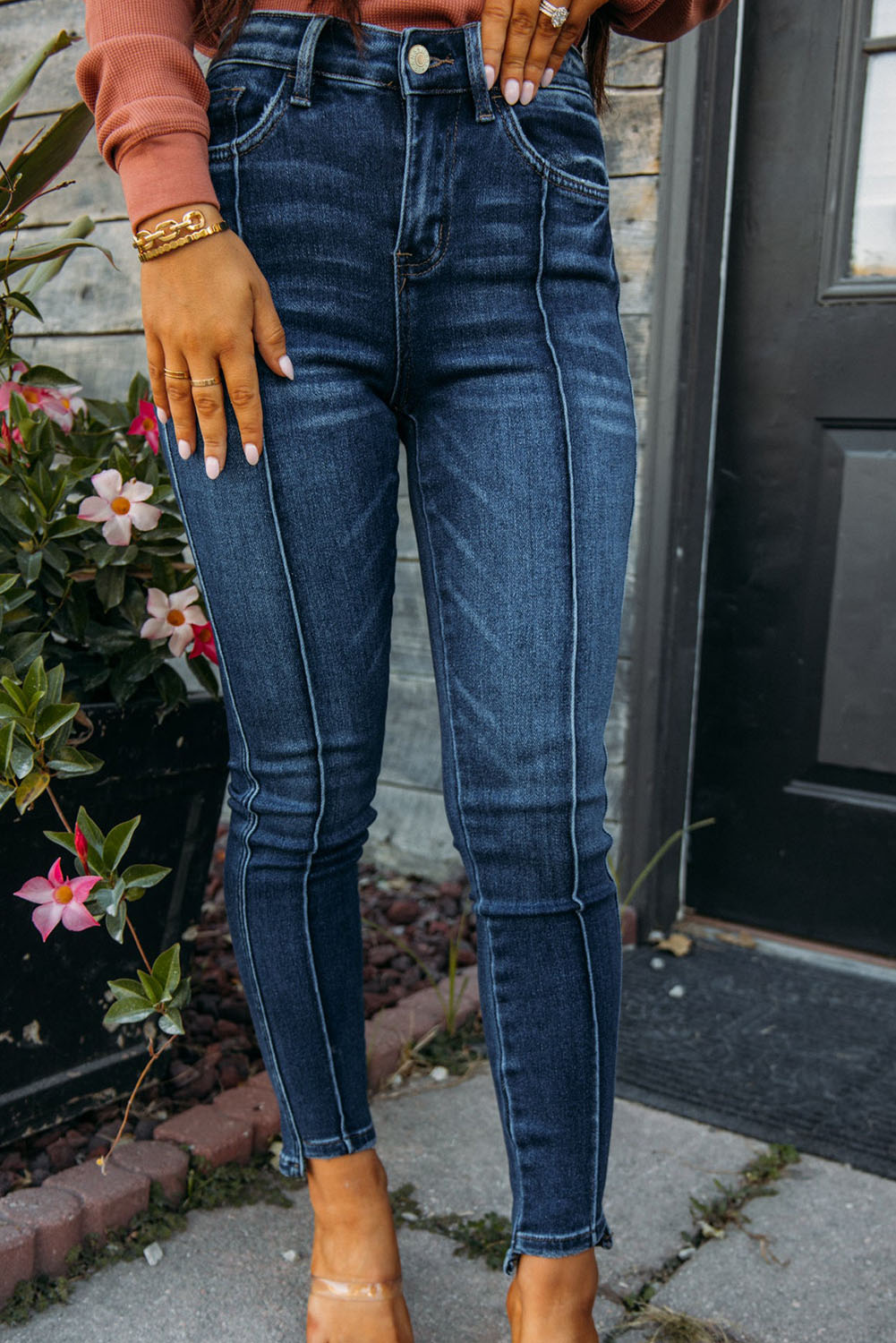 Jeans skinny a vita alta con cuciture blu