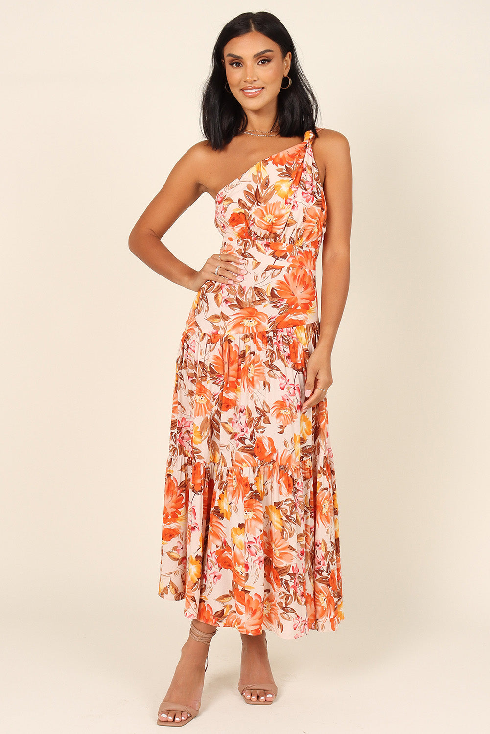 Narančasta maxi haljina s plisiranim cvjetnim uzorkom na jedno rame i visokim strukom