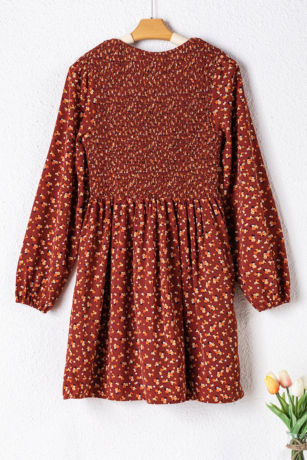 Mini-robe marron à corsage smocké et fleuri