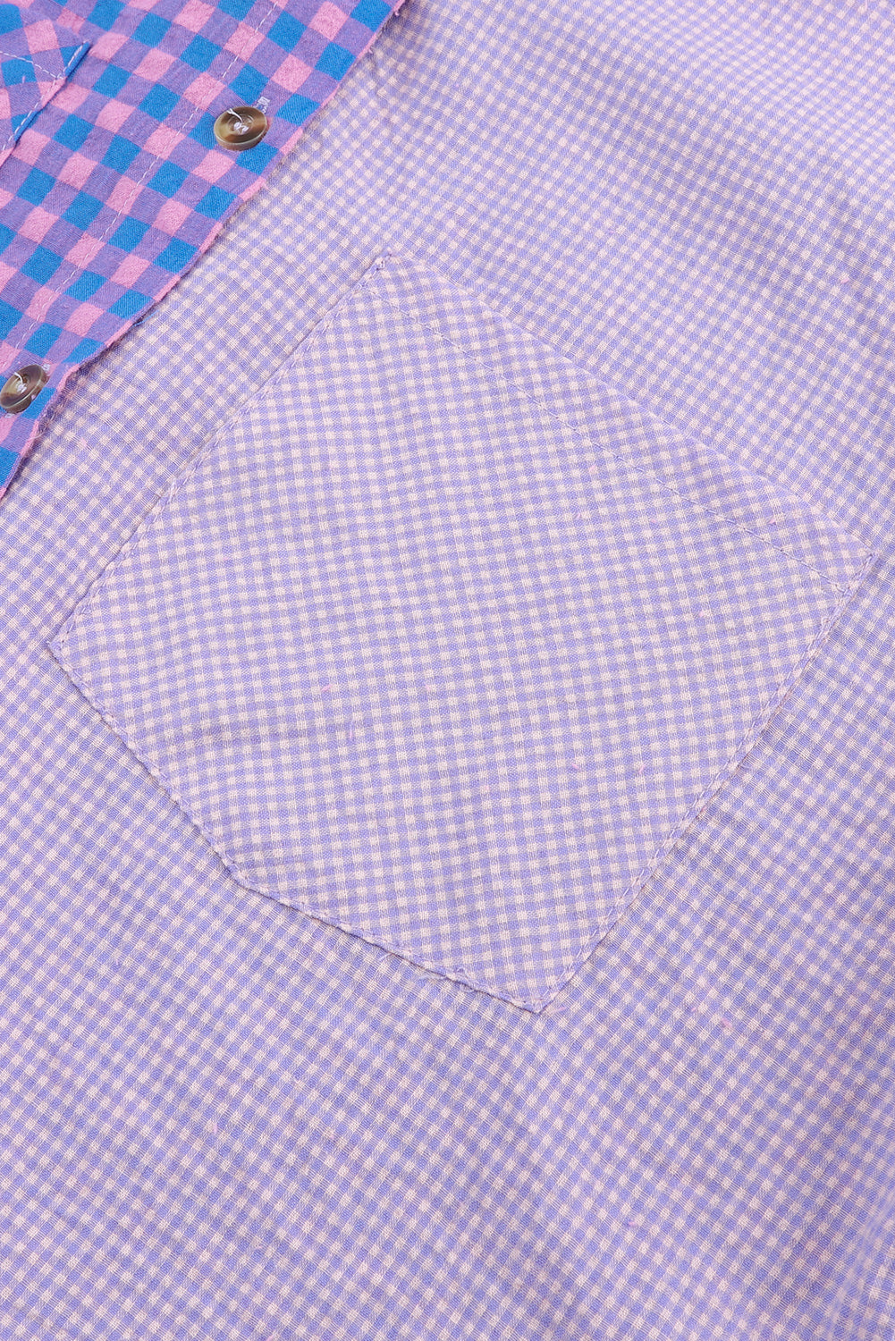 Chemise violette boutonnée à carreaux mélangés à manches longues et poche poitrine