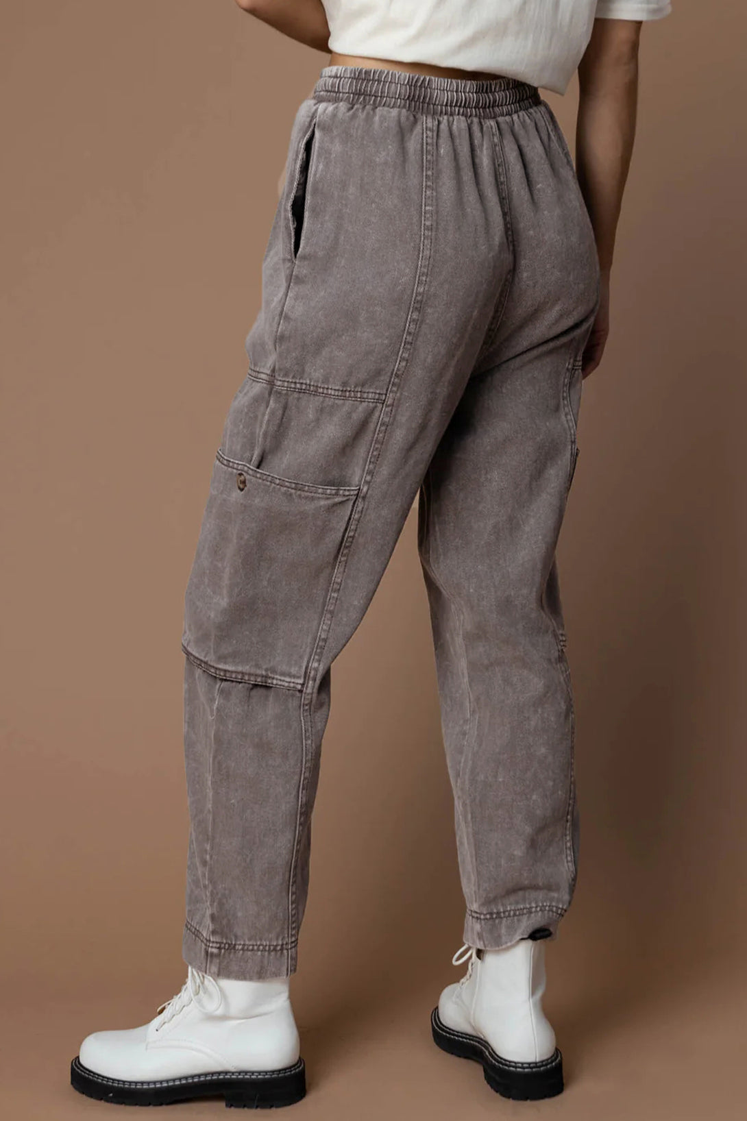 Pantaloni in vita con coulisse multitasche lavaggio acido grigio