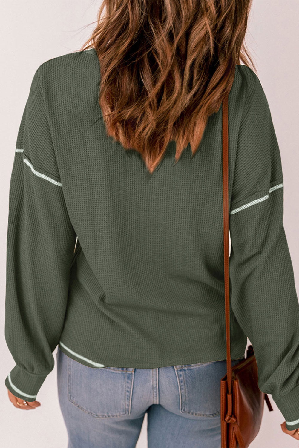 Haut en tricot gaufré à coutures apparentes contrastées vert brume