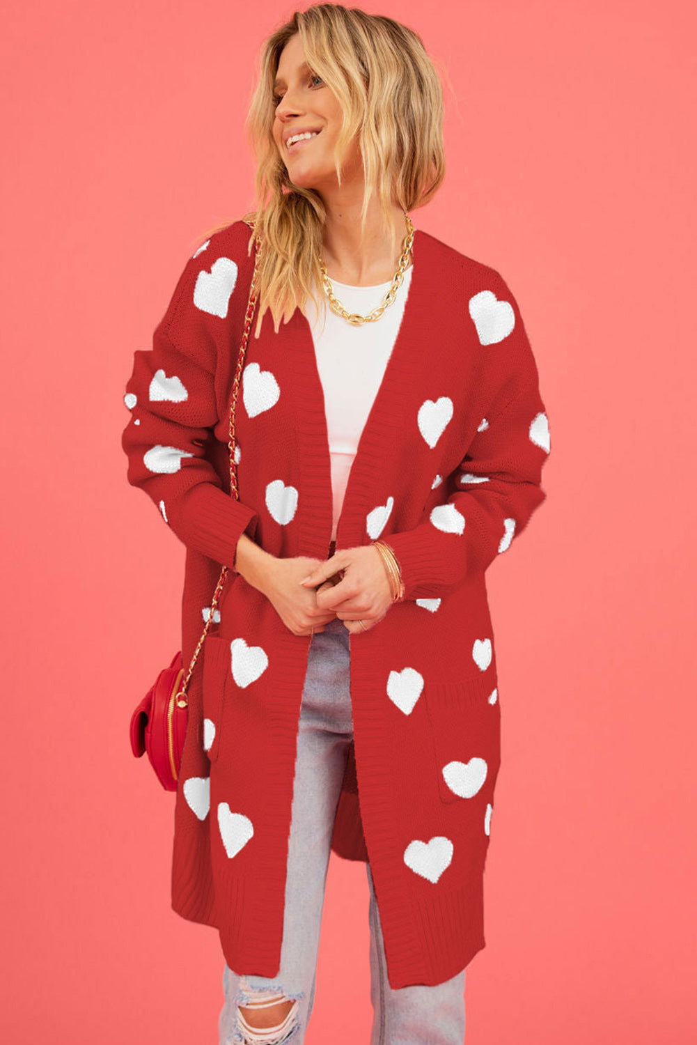 Feurig roter Valentinstags-Cardigan mit Herzmuster und geripptem Saum und offener Vorderseite