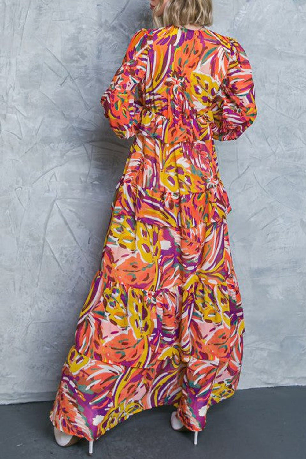 Višestruka haljina s puf rukavima s višestrukim apstraktnim printom i volanima