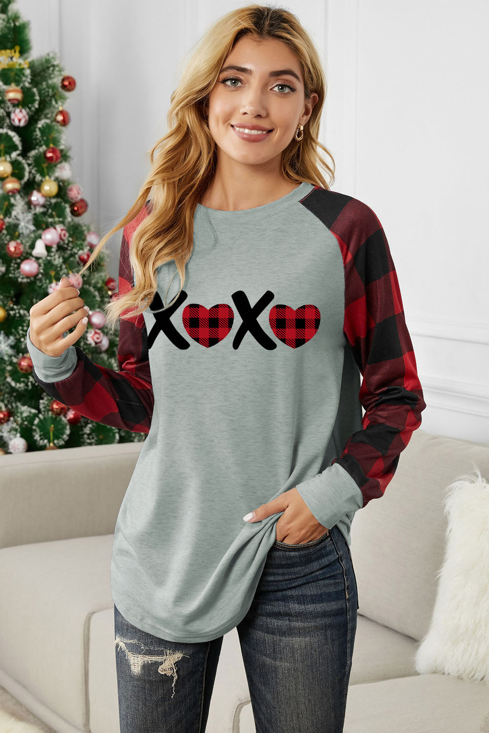 XOXO majica s kariranim rukavima u boji