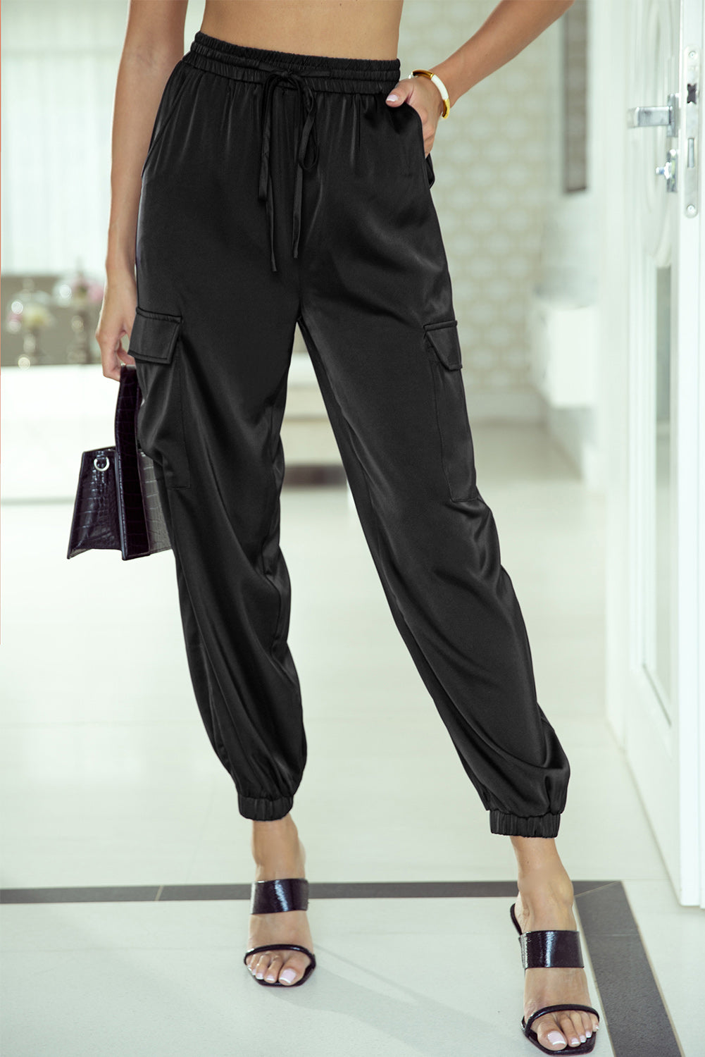 Pantaloni in vita elastica con coulisse in raso nero