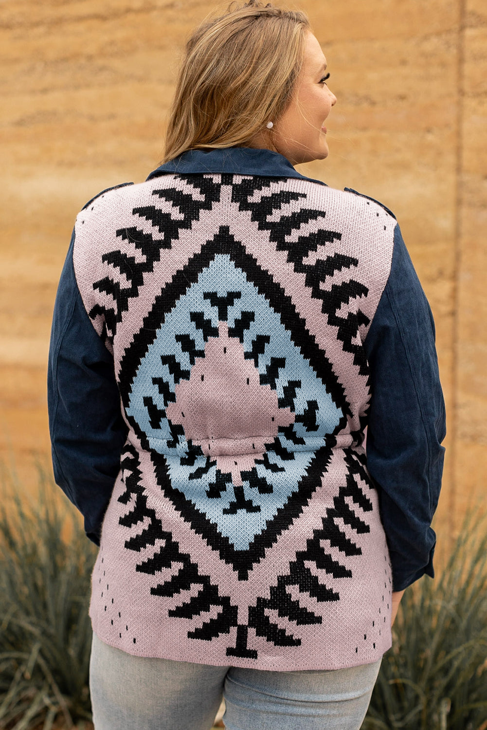 Blaue Jacke aus Cord-Jacquard-Strick in Übergröße mit aztekischem Rücken