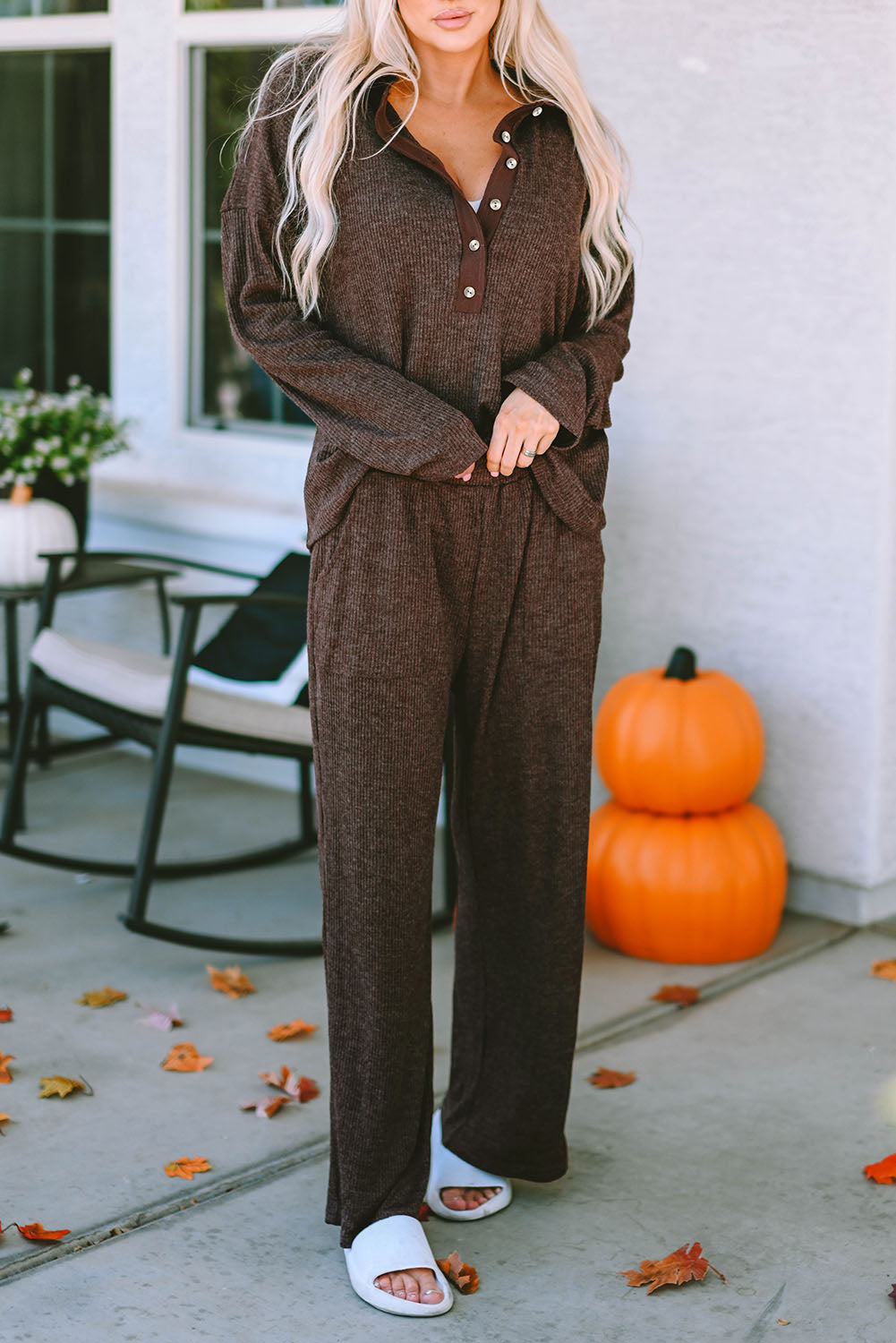 Tenue de salon avec haut et pantalon Henley à col en tricot côtelé rose