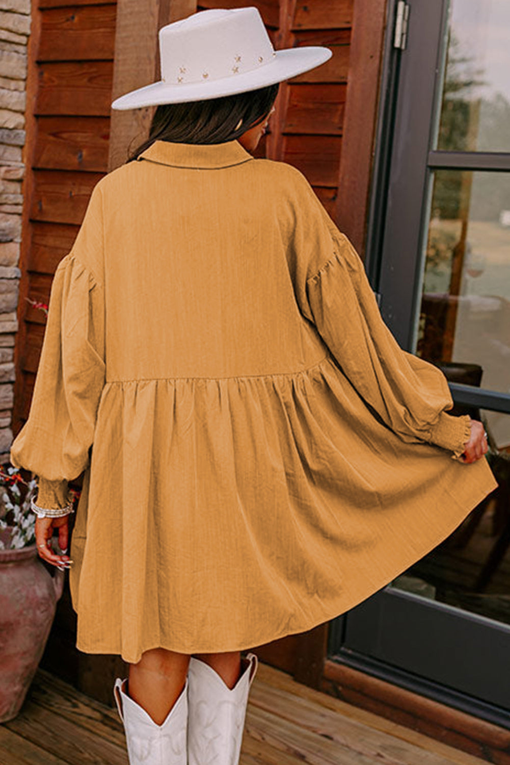Svetla francoska bež ohlapna srajčna obleka s škofovskimi rokavi