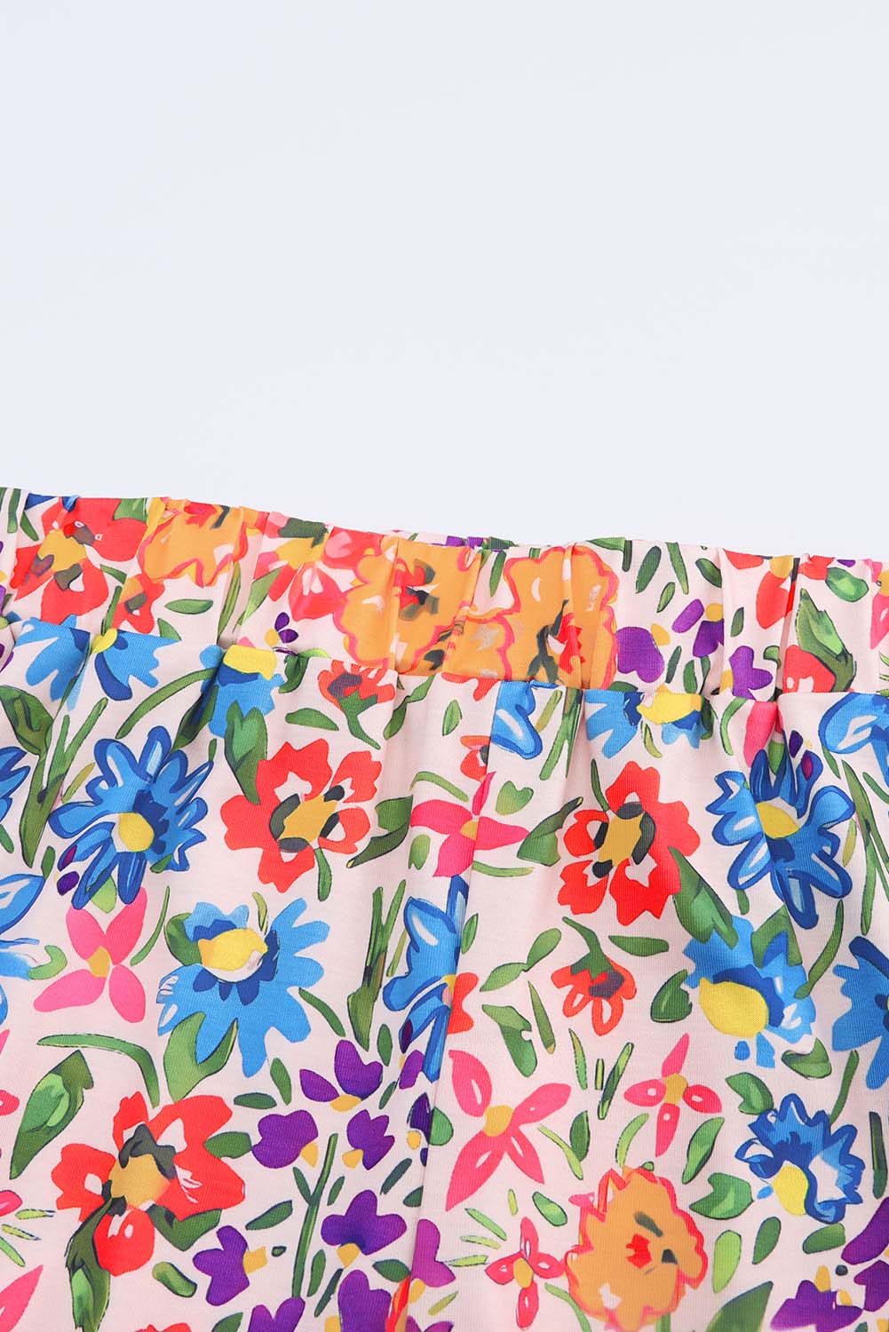Komplet brez rokavov in kratkih hlač z večbarvnim cvetličnim vzorcem