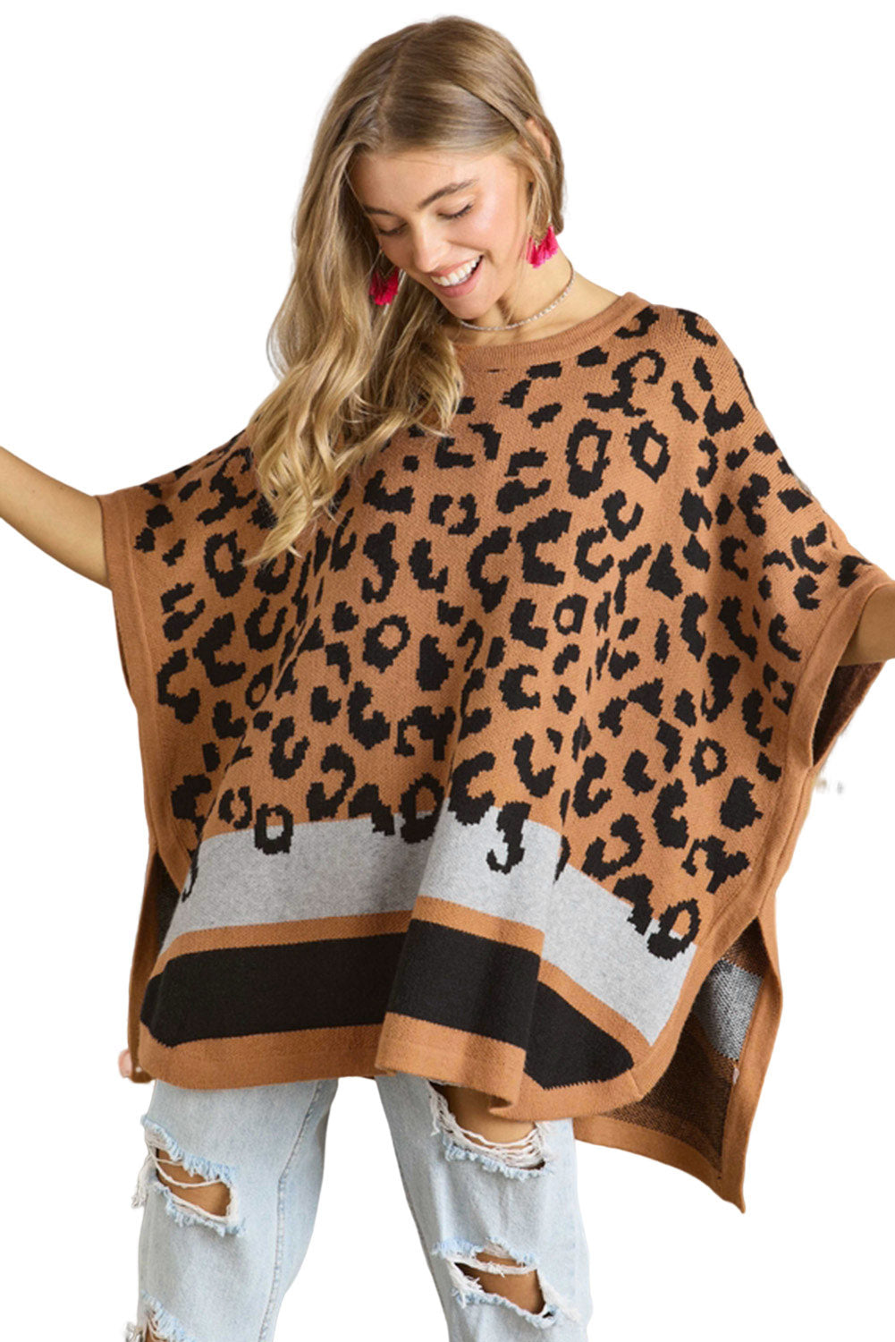 Kamelfarbener Poncho-Pullover mit Leopardenmuster