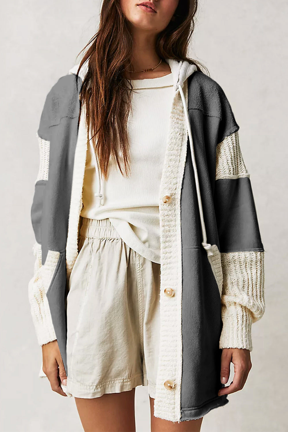 Manteau fonctionnel à capuche en tricot contrasté gris foncé